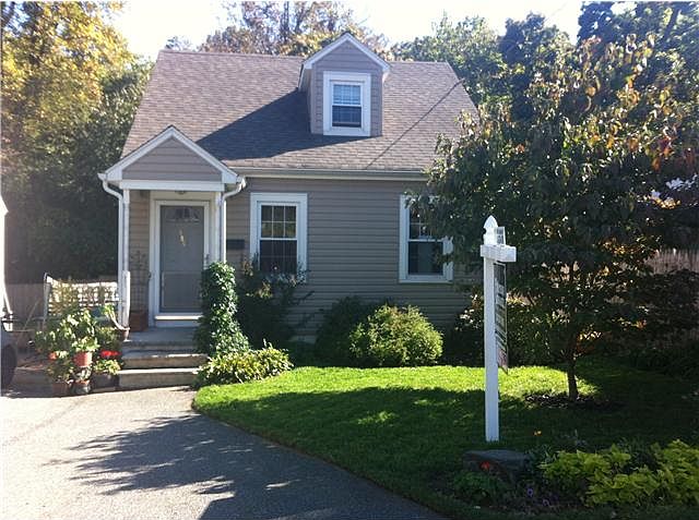 906 East Avenue, Holloway Terrace