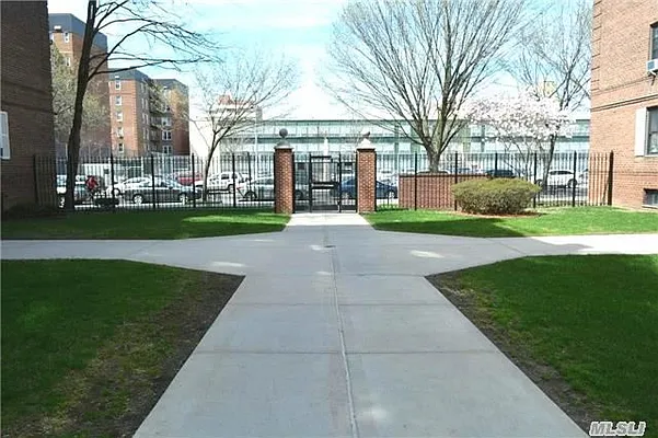 Sold by AAA Young Shuen Realty Inc. | media 26