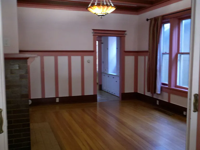 313-319 E Broadway St — Photo 5