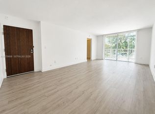 486 NW 165th Street Rd APT B301, Miami, FL 33169