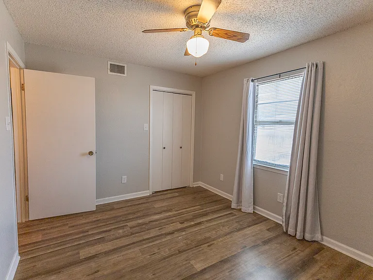 1421 S 12th St #210 — Photo 5