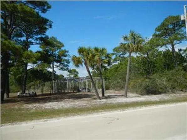 989 W Bayshore Dr, Eastpoint, FL 32328