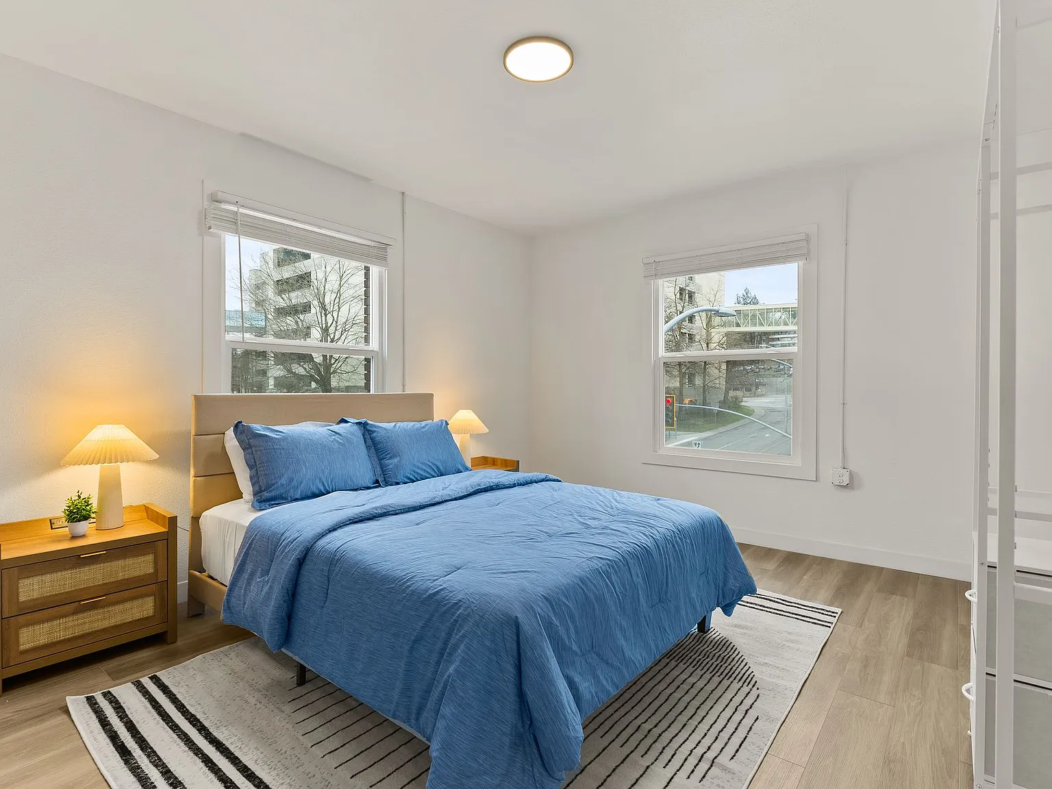 Cambridge Court Apartments — Photo 4