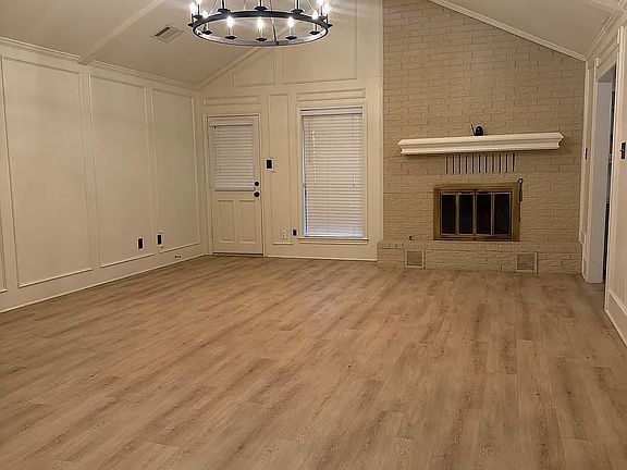 3rd image of 909 Villa Siete