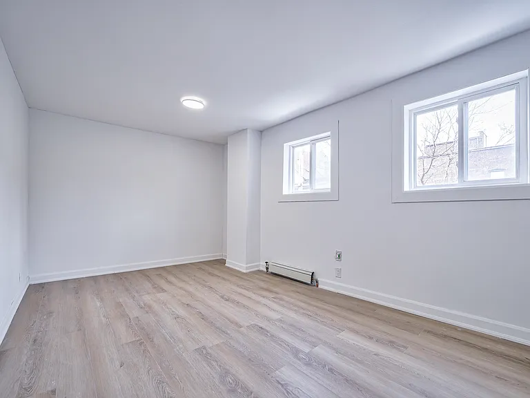 1046 Bathurst St — Photo 39