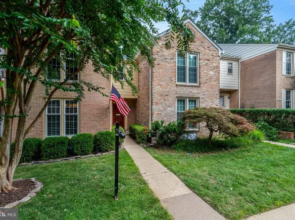 1956 Hopewood Dr, Falls Church, VA 22043