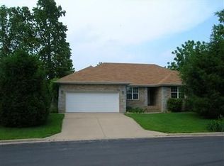 1319 Woodcastle Rd, Nixa, MO 65714