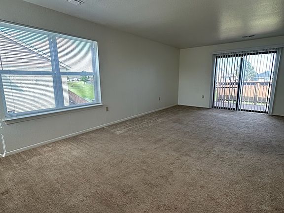 2nd image of 1371 Dakota Dr