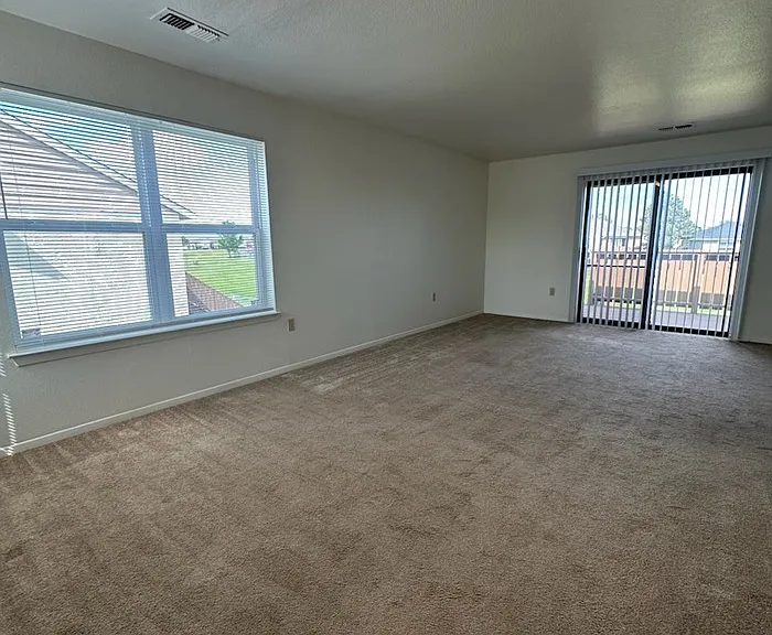 1371 Dakota Dr — Photo 2