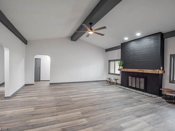2nd image of 800 Loomis Ave