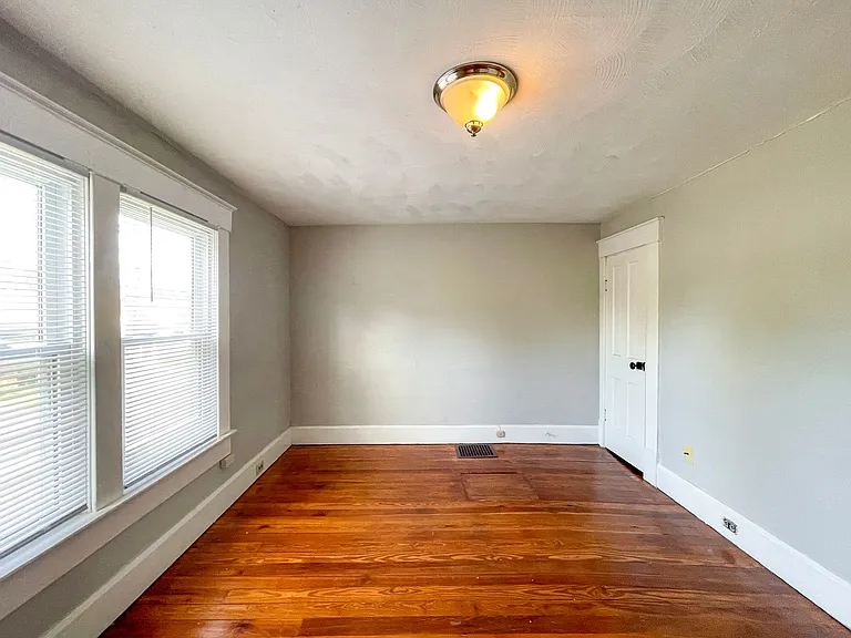 2125 W Jackson St — Photo 10