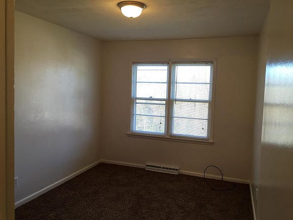 4th image of 211 Lee St