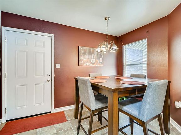 5th image of 3205 Royal Crest Dr