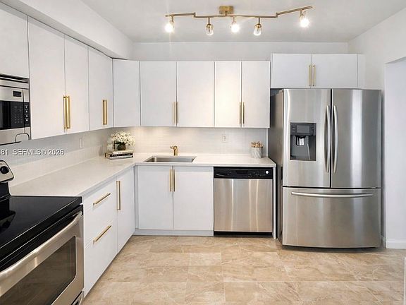 4th image of 801 Three Islands Blvd APT 411