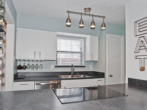 5th image of 4218 Newton Ave #3