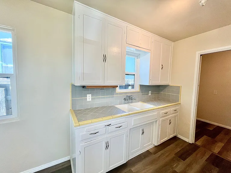 2447 Boundary St — Photo 9