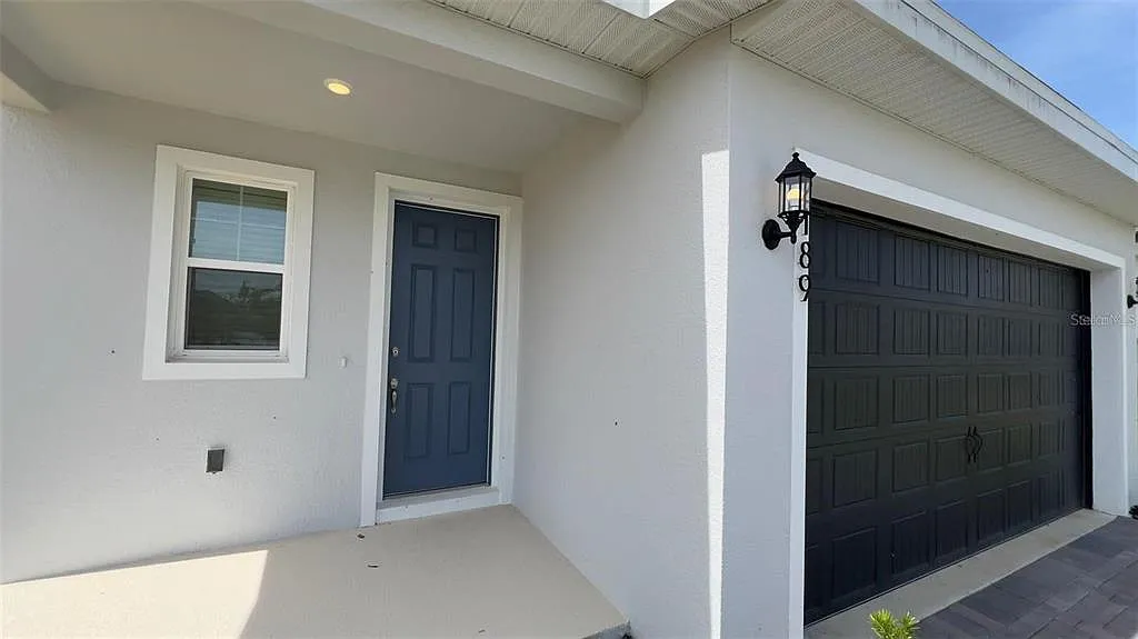 4 bed, 2.5 bath, 2100 sqft, $3,590 — Photo 2