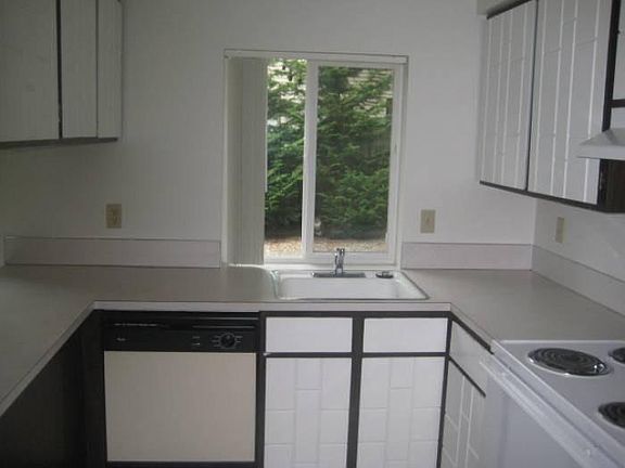 5th image of 18502 52nd Ave W