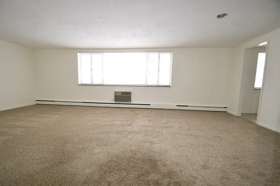 Building Photo - 1077 East Ave #4A