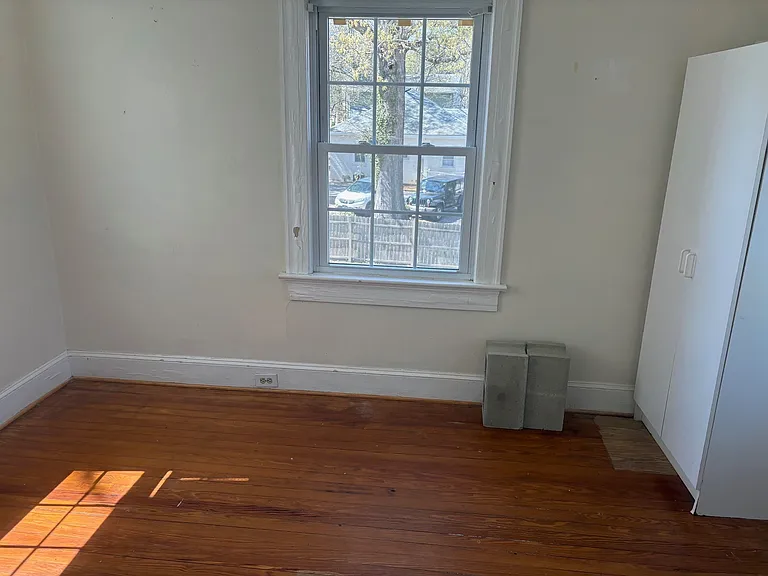 Smaller upstairs bedroom