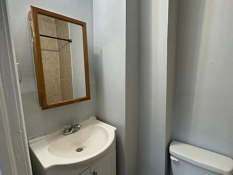 5900 Pine St #4 — Photo 7
