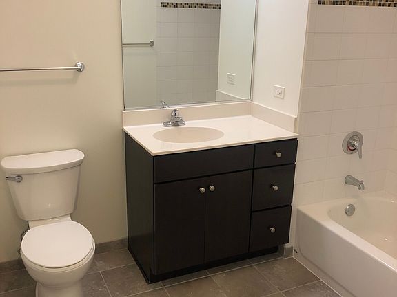 4th image of 349 E Wacker Dr #1009
