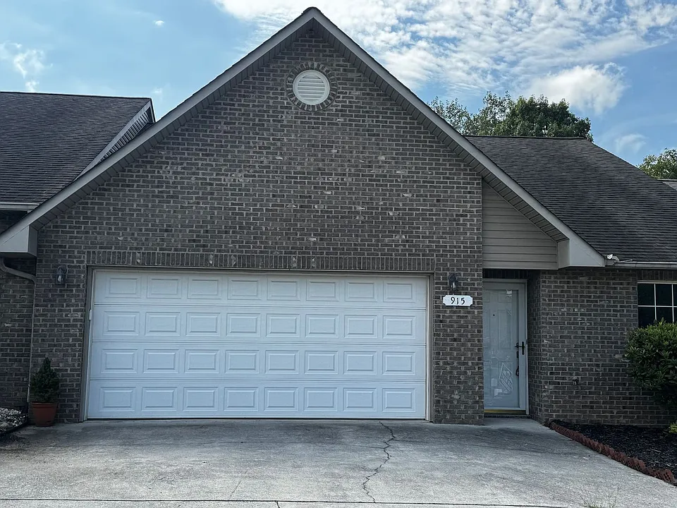 915 Mercer Dr