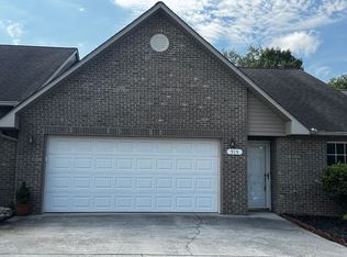 915 Mercer Dr, Maryville, TN 37801