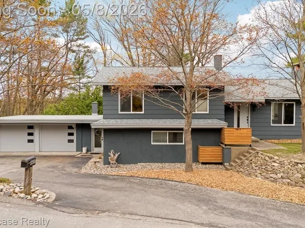 1610 Timber Lane Dr, Traverse City, MI 49686
