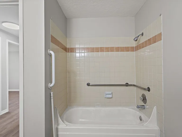 2705 N Pines Rd — Photo 29