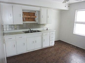 2nd image of 3136 Sloan St