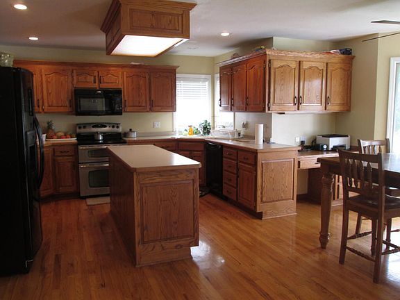 3rd image of 4606 Manor Dr