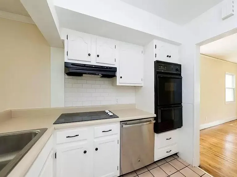 2601 W Heading Ave — Photo 5