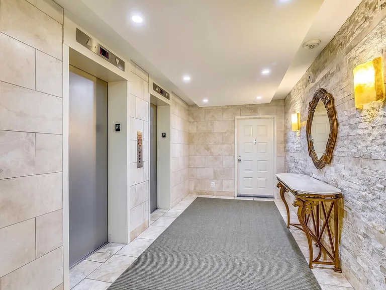 8360 Greensboro Dr #524 — Photo 3