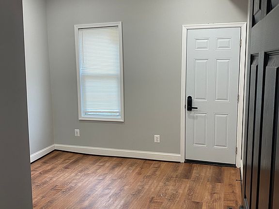 5th image of 511 N Pulaski St