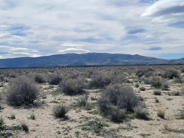 4725 E 2nd St, Silver Springs, NV 89429