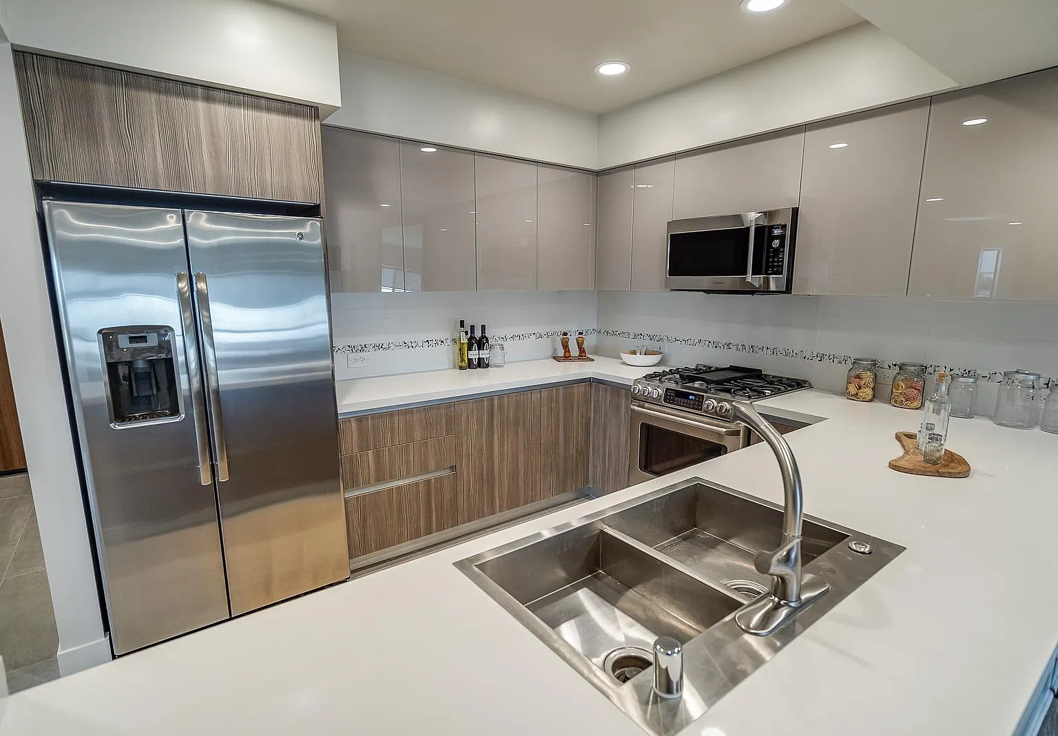 3 bed, 1400 sqft, $4,762 — Photo 2