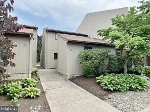 3rd image of 836 W Aaron Dr