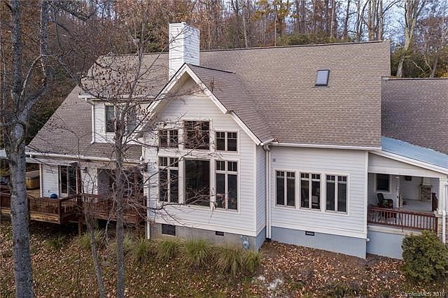 Enjoy spectacular mountain living.