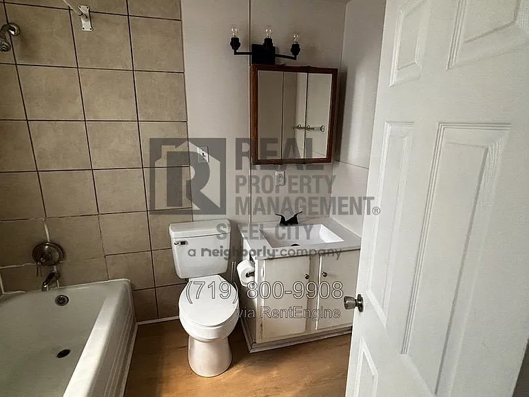 1207 W 15th St — Photo 8
