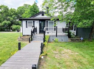 84 Huguenot Dr, Mastic Beach, NY 11951