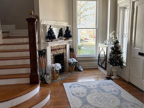4th image of 410 W Washington St