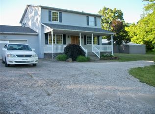 1405 Twin Bridge Rd, Little Hocking, OH 45742