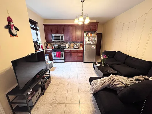 Rented by Amorelli Realty | media 2