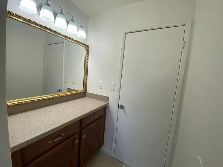 2212 Pine St — Photo 18