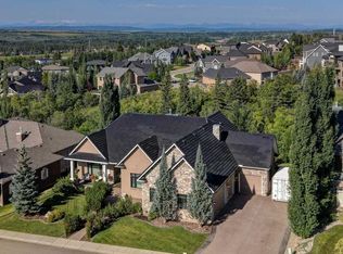 206 E Fortress Mnr SW, Calgary, AB T3H 4Z2