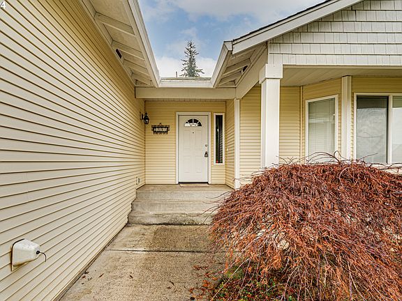 4th image of 2403 NE 123rd Ct