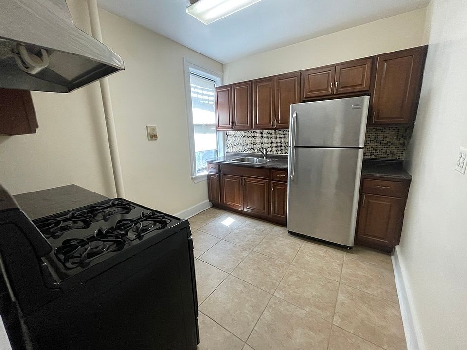 1st image of 32-35 30th St #Cc1