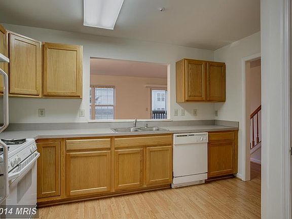 5th image of 626 Annapolis Walk Dr