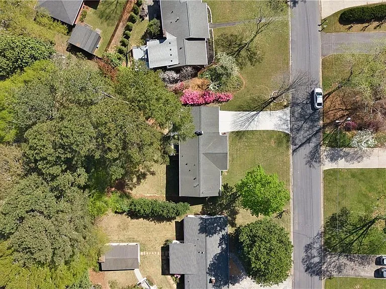 677 Hillandale Cir SW — Photo 32